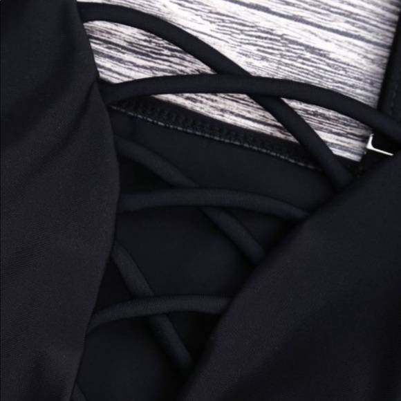 Zaful Crisscross Plunge One-piece Swimsuit NWOT - Picture 4 of 4